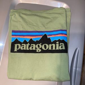 Patagonia T-shirt! GREEN!